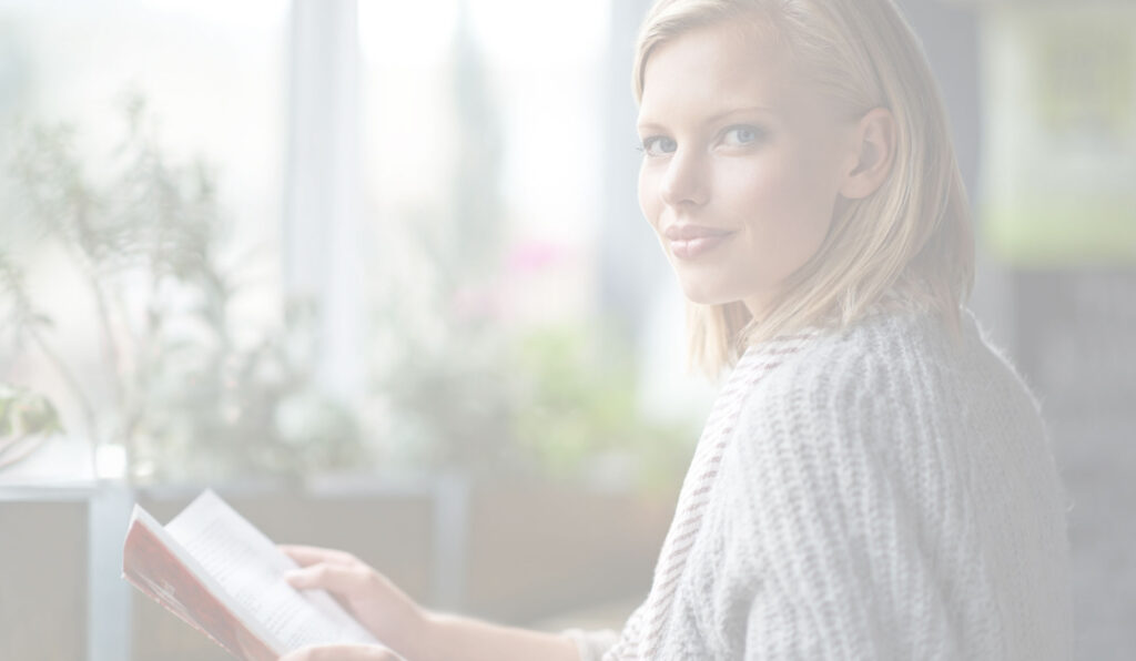 Young women smiling and reading a magazine BG